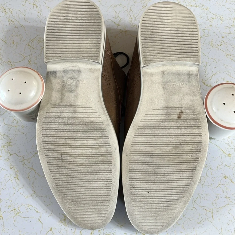 Steve Madden Oxford Casual Tan Shoe Slight Use US Size 12M